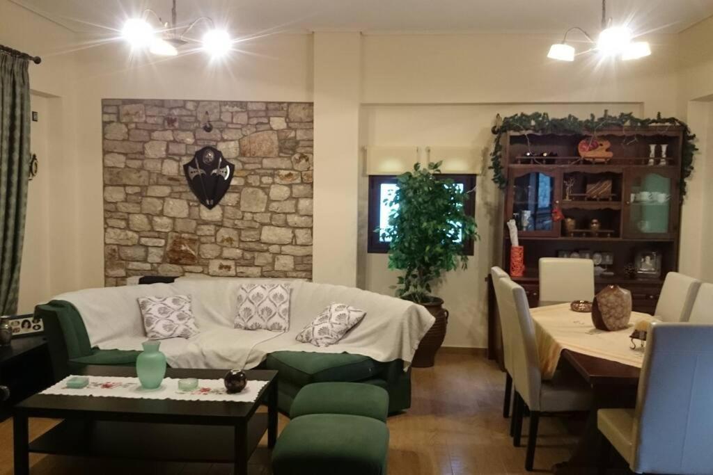 Villa Ria Kalavryta Exteriör bild